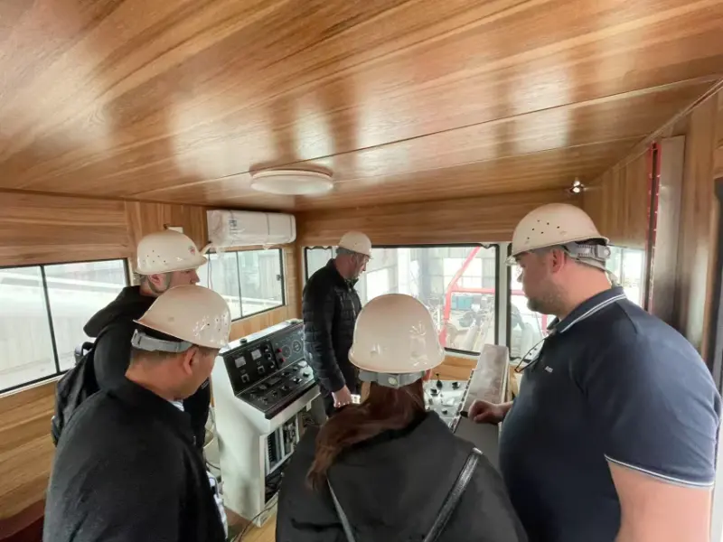 Kunden aus Russland kommen zur Überprüfung des JMD550 Cutter-Saugbaggers